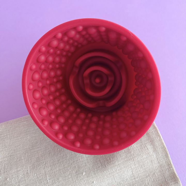 The Swirlie Lickbowl - Burgundy | Babelle